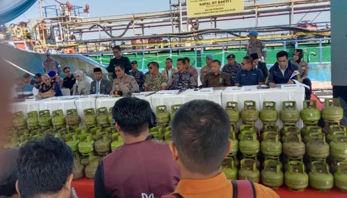 Polda Sulsel Gempur Mafia Subsidi Energi: Dari Dermaga Makassar, Negara Menegaskan Wibawanya