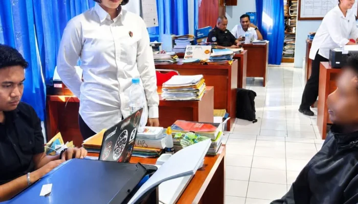 Topeng Polisi Palsu Itu Akhirnya Runtuh: Dari Rayuan di Tiktok Hingga Dugaan Pemerasan Foto Pribadi di Kupang